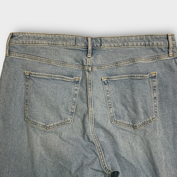 Hollister Ultra High Rise Dad Jean Split Hem - Picture 5 of 8